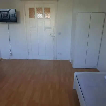 Eg Links Penzini Monteurzimmer A Durlach Fuer 6 Personen Appartamento *